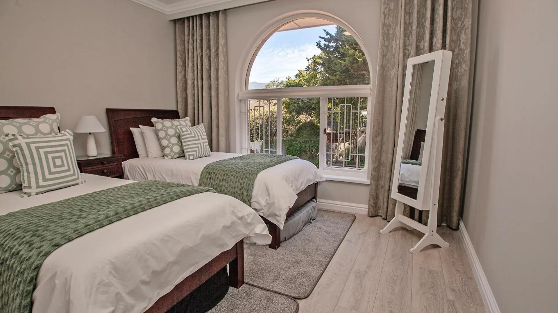 Malaga Constantia Apartment 0*,